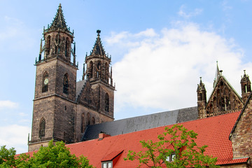 Fototapeta na wymiar facade of Magdeburg Cathedral