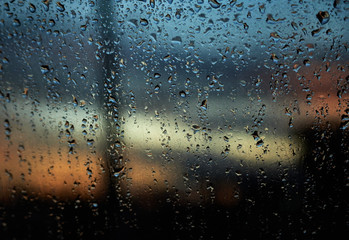 Obraz na płótnie Canvas Rain drops on the glass