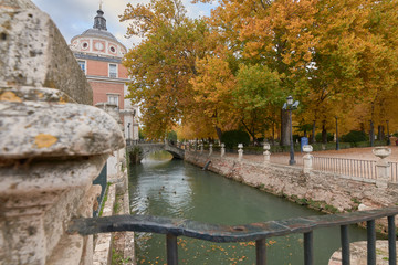 Fototapeta na wymiar The Royal Palace of Aranjuez and the Tajo river