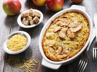 Noodles casserole with apples