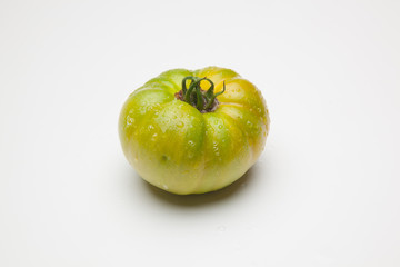 Tomates rojos, frescos y saludables recién traidos del huerto para ser consumidos tanto crudos como cocinados. Comida fresca.