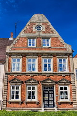Fototapeta na wymiar altes giebelhaus in glückstadt, deutschland