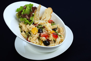 Salad with pasta and vegetables