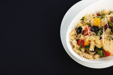 Salad with pasta and vegetables