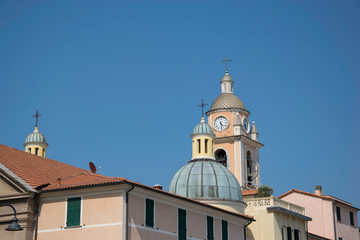 Fototapeta na wymiar Domes over italian church near the sea