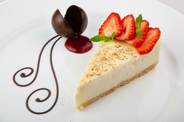 cake with strawberries