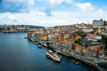 Fototapeta na wymiar Oporto historical city center and Douro river