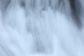 Fototapeta na wymiar Wasserfall Kaskade fließend