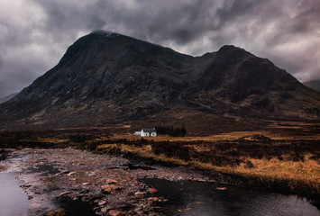 Die Highlands von Schottland bei dichter Wolkendecke