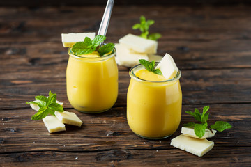 Sweet mousse with white chocolate