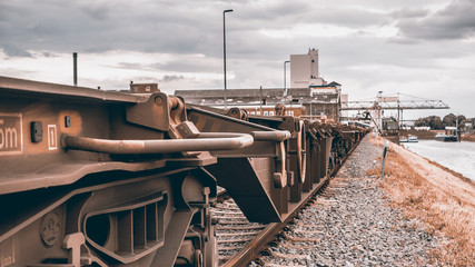 Industriehafen Neuss ist ein wichtiger Wirtschaftsstandort in NRW