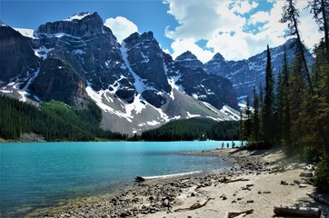 The majestic mountains, beautiful lakes and trails of the Canadian Rockies in Banff National Parks attracts outdoor adventure lovers from around the world.s