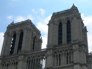 les tours de Notre Dame de Paris