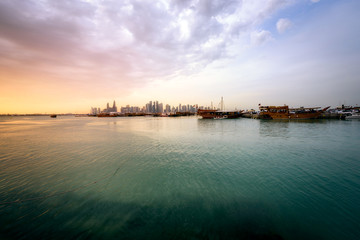 Obraz premium Panoramic view of financial center of Doha at sunset