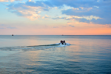 Naklejka premium beautiful sunset over the sea