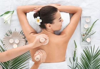 Kussenhoes Beautiful young woman receiving massage in spa salon © Pixel-Shot