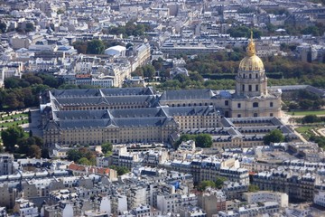 Fototapeta na wymiar les invalides vu de la Tour Eiffel
