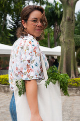 Naklejka premium Woman with a shopping bag for organic vegetables