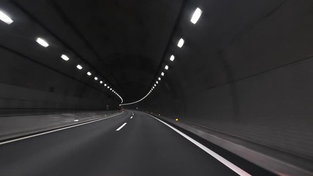 トンネル内走行