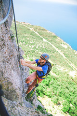 Obraz premium Man climbing mountain. 