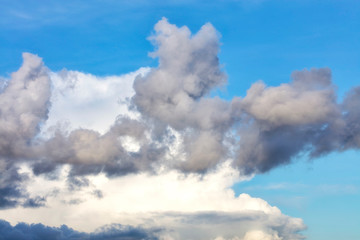 White and gray clouds float in the blue sky.