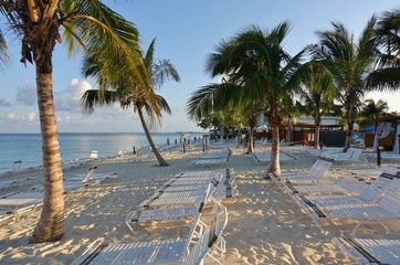 Blick auf den Seven Mile Beach auf Grand Cayman