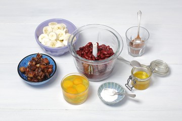 making red kidney bean brownie - red kidney bean, dates, banana, eggs, honey, cocoa, baking powder