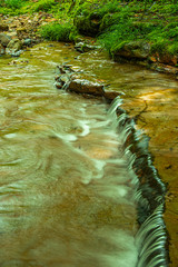 兵庫県・小代渓谷の自然風景、岩盤上に渓流