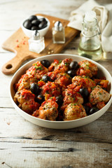 Roasted chicken with tomato and olives