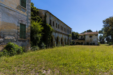 Fototapeta na wymiar Urban exploration / Abandoned villa
