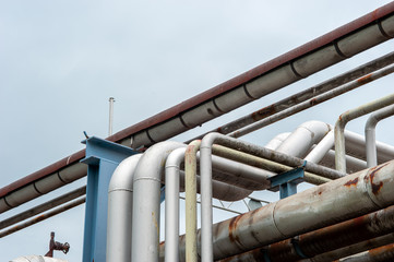Flow of pipes on steel structure