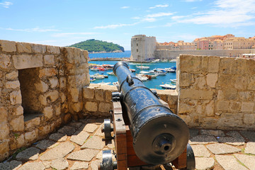 Fototapeta na wymiar Cannon at walls of Dubrovnik old town, in Dalmatia, Croatia, Europe