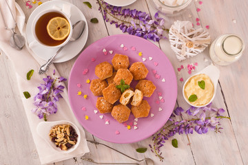 Puff pastries with custrad cream.