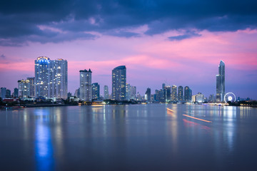 Fototapeta na wymiar Twilight Sunset Through Town and Chao Phraya River.