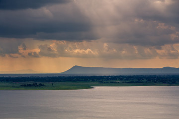 Obraz premium sunset reflection in a lake at Ubonrat dam