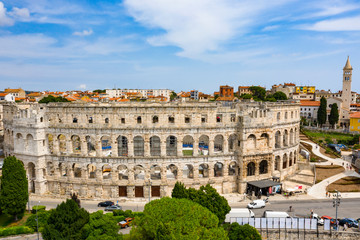 Obraz premium Widok z lotu ptaka na stare miasto i budynek architektury starożytnej