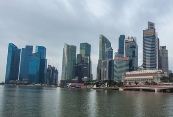 Fototapeta na wymiar Singapore cityscape of the financial district and landmark in the morning