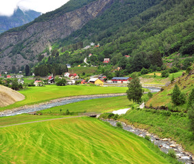 Fototapeta na wymiar Scenic view of a village under mountains