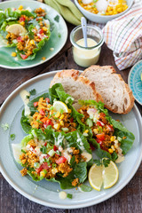 Frischer Salat mit Coucous