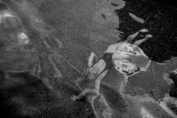 Fototapeta premium Girl Swimming 