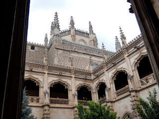 Fototapeta na wymiar El convento de San Juan de los Reyes es un cenobio de la ciudad española de Toledo perteneciente a la Orden Franciscana