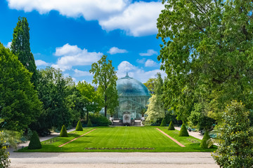 Fototapeta na wymiar Paris, the Auteuil greenhouses, beautiful public garden in spring 
