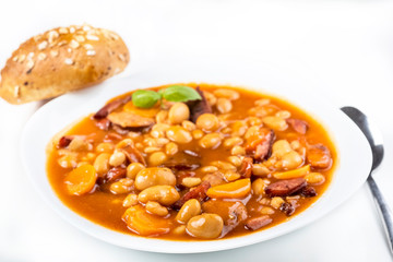 Baked beans with sausage and vegetables
