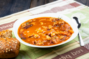 Baked beans with sausage and vegetables