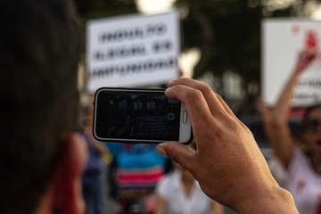 Grabando protestas con un móvil