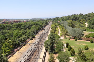 Fototapeta na wymiar Voie de chemin de fer à Madrid, Espagne 