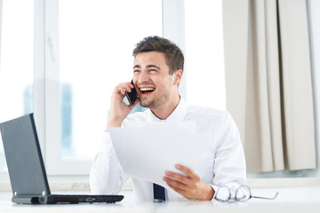 Fototapeta premium businessman talking on phone in office