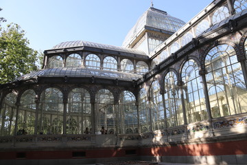Fototapeta na wymiar Palais de Cristal, parc du Retiro à Madrid, Espagne