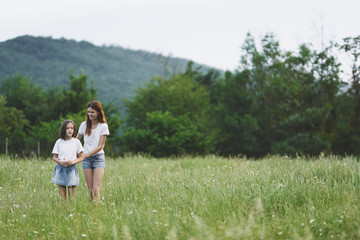Fototapeta premium mother and daughter in the field