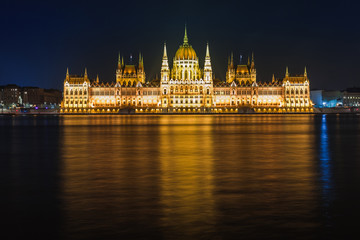 Obraz premium Night view of Budapest. Panorama cityscape of famous tourist destination with Danube, parliament and bridges. Travel illuminated landscape in Hungary, Europe.